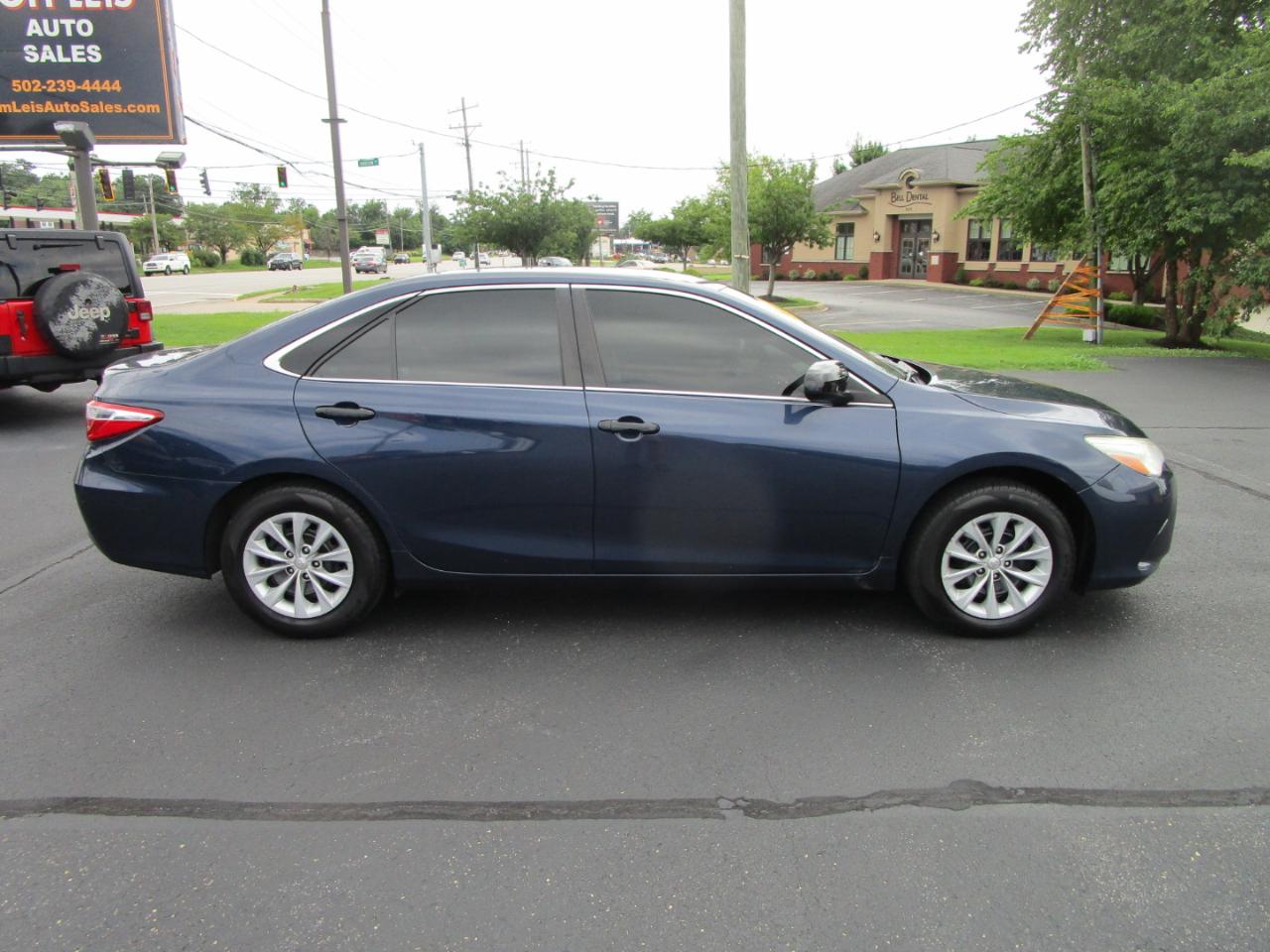 Toyota Camry LE Auto (Natl) 2017