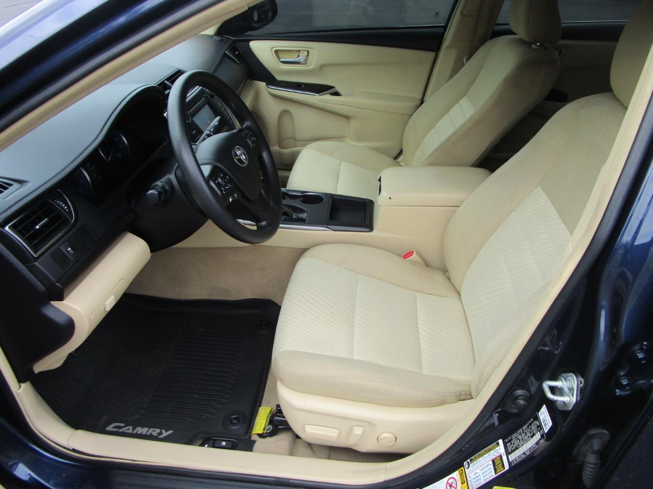 Toyota Camry LE Auto (Natl) 2017