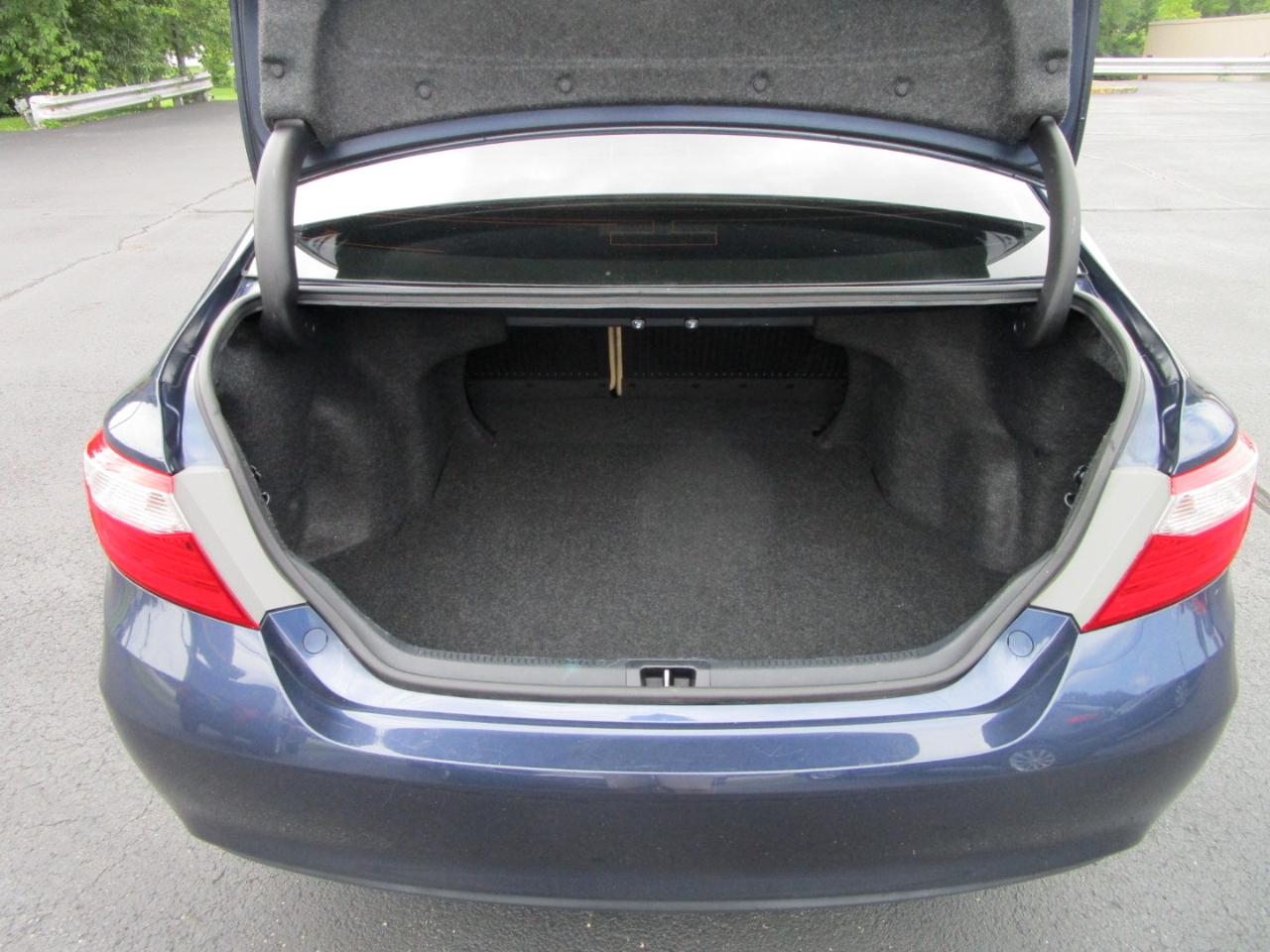 Toyota Camry LE Auto (Natl) 2017