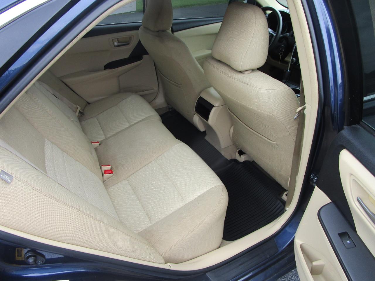 Toyota Camry LE Auto (Natl) 2017