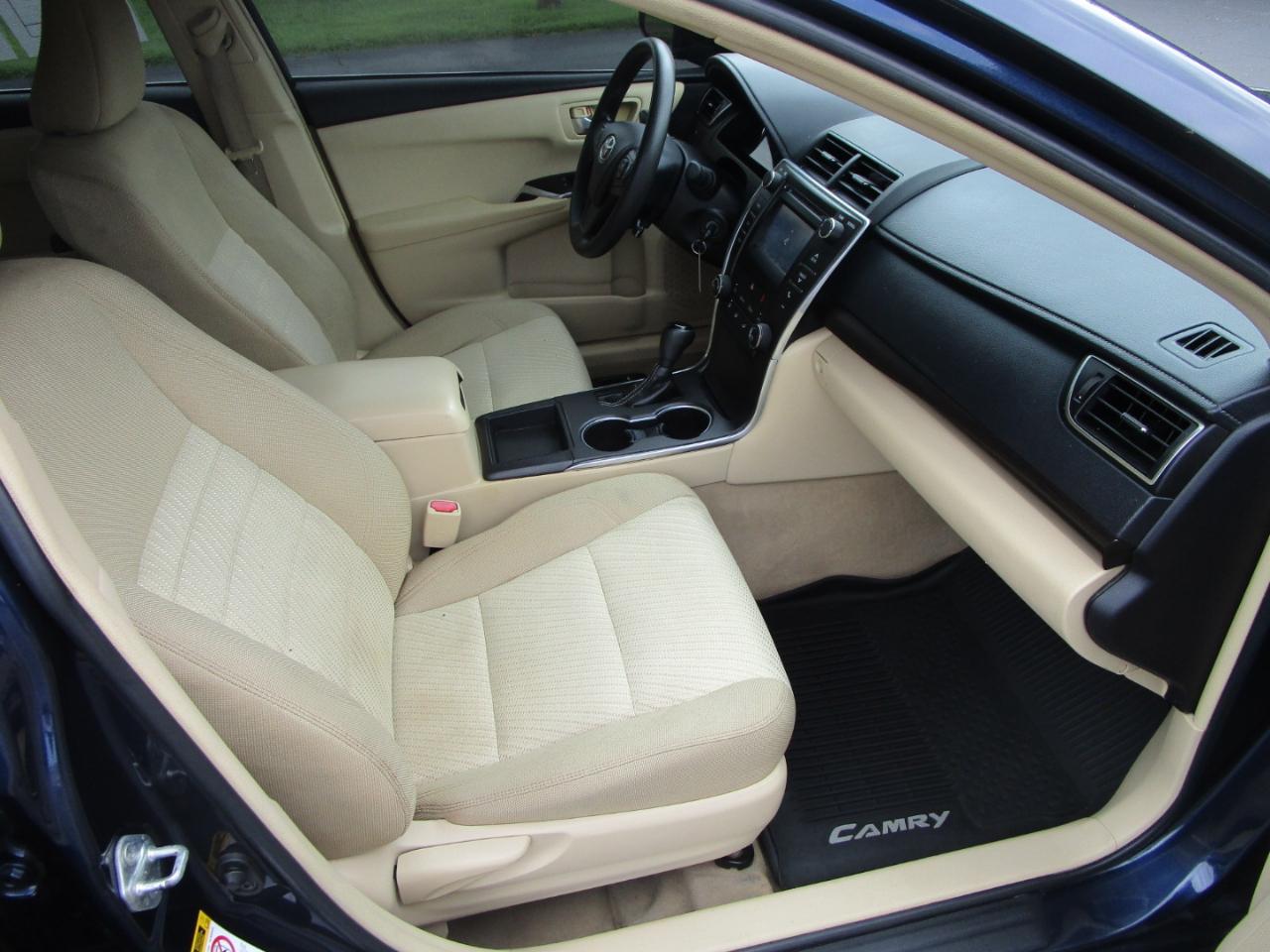 Toyota Camry LE Auto (Natl) 2017
