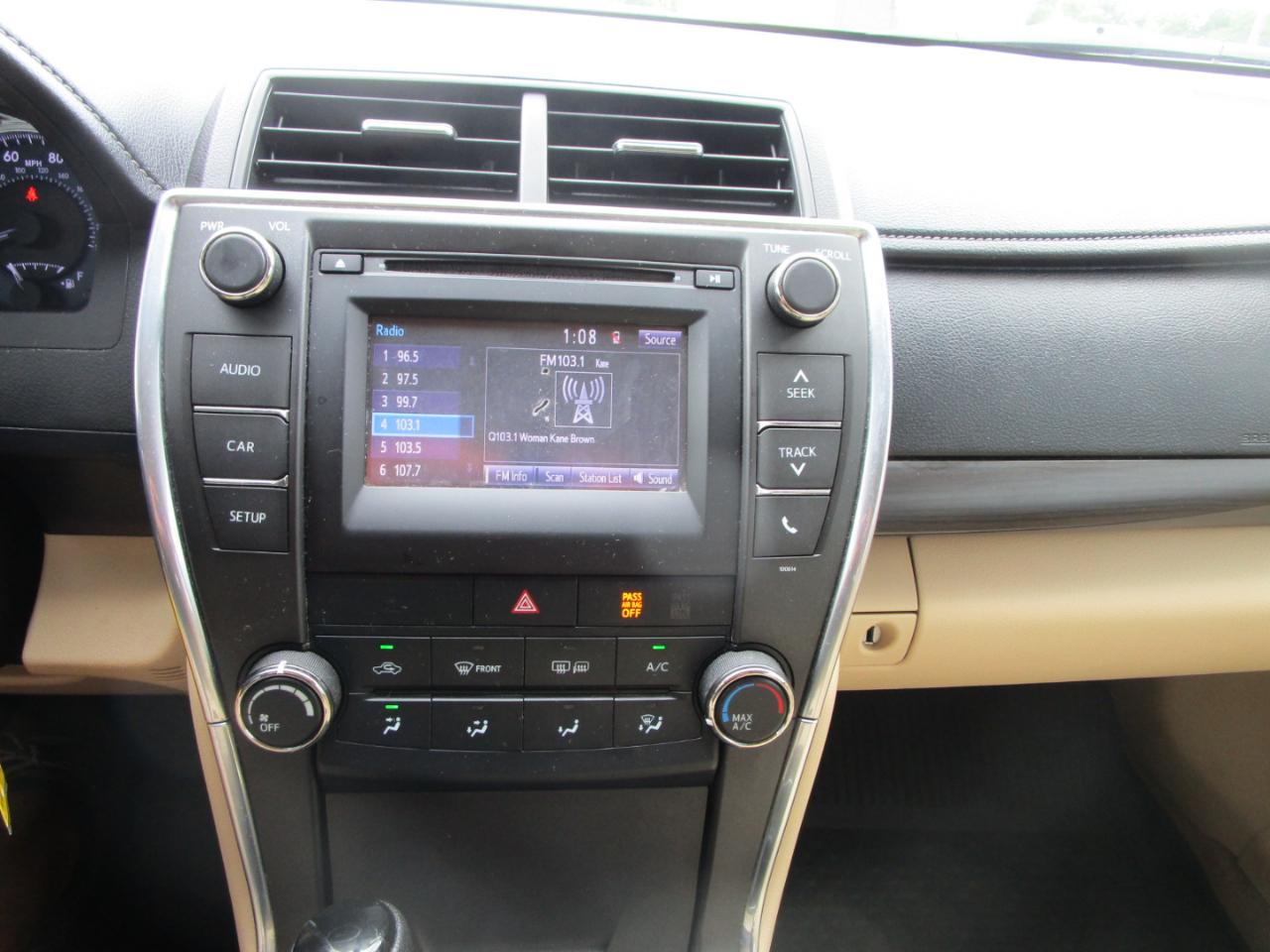 Toyota Camry LE Auto (Natl) 2017