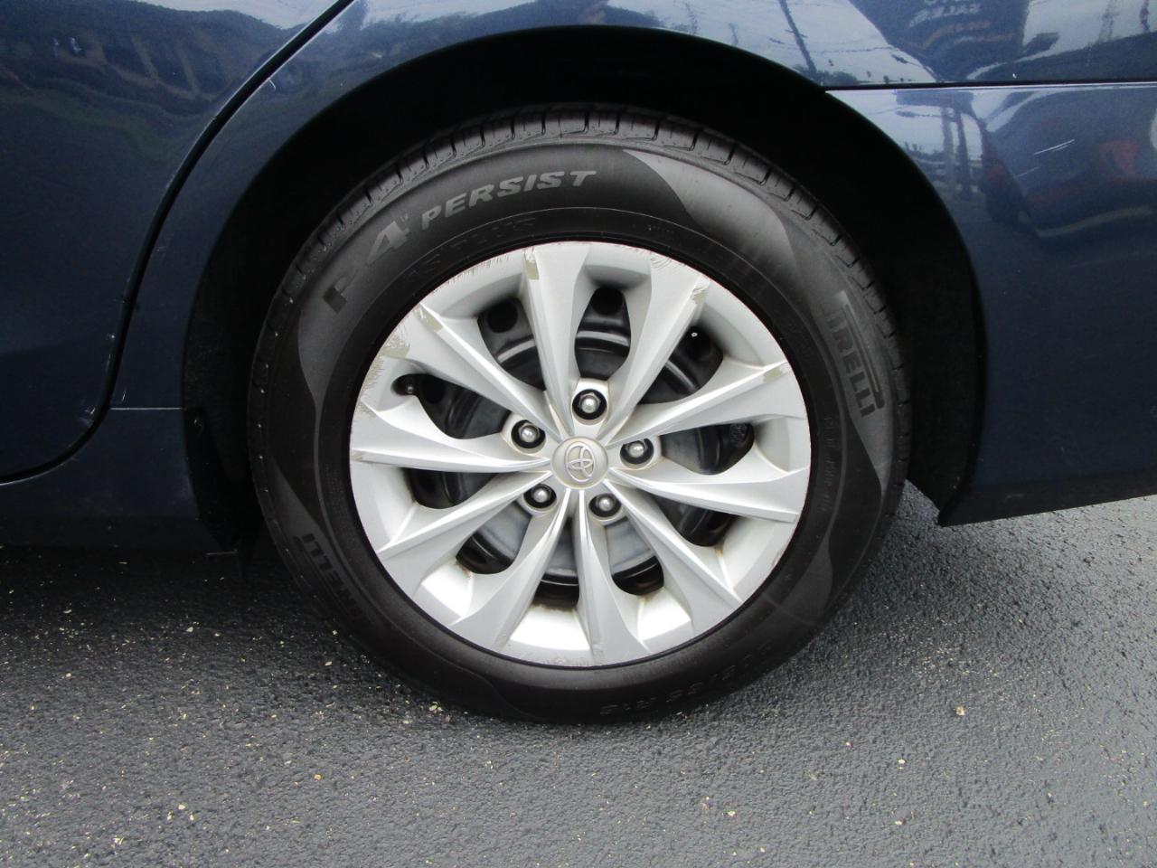 Toyota Camry LE Auto (Natl) 2017