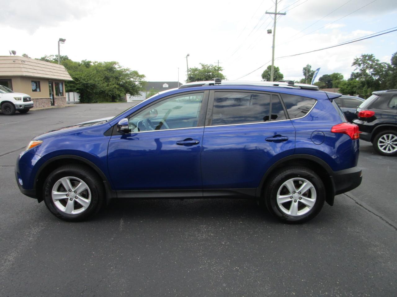 Toyota RAV4 FWD 4dr XLE (Natl) 2014