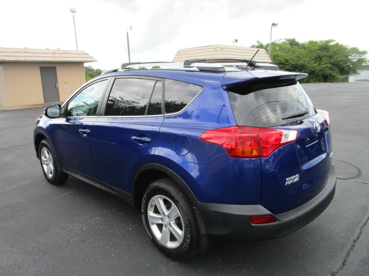 Toyota RAV4 FWD 4dr XLE (Natl) 2014