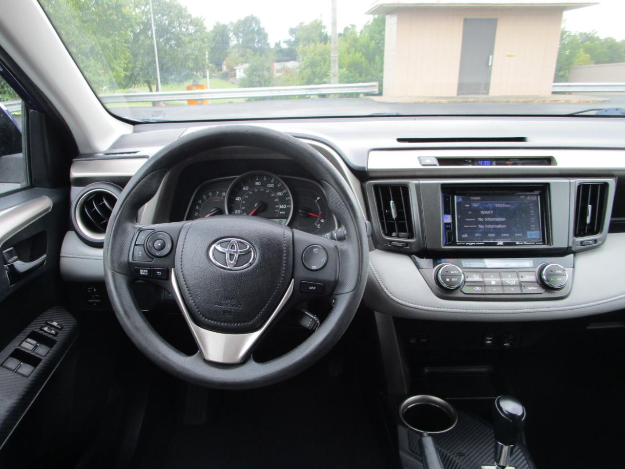 Toyota RAV4 FWD 4dr XLE (Natl) 2014