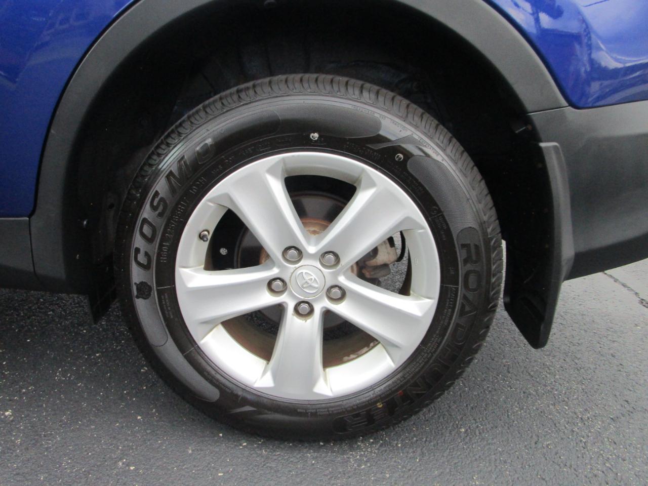 Toyota RAV4 FWD 4dr XLE (Natl) 2014