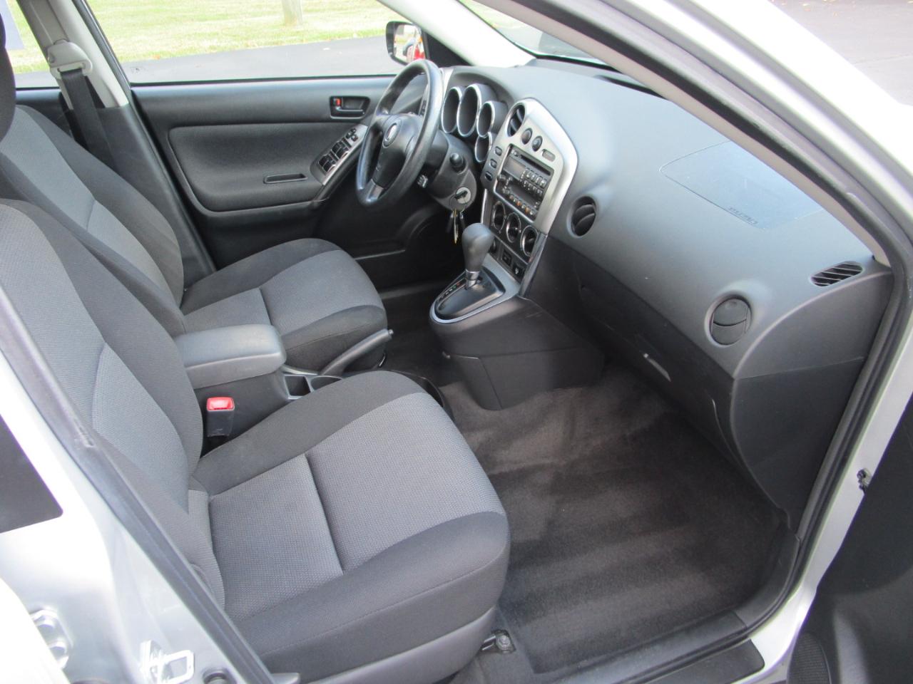 Pontiac Vibe 4dr HB 2008