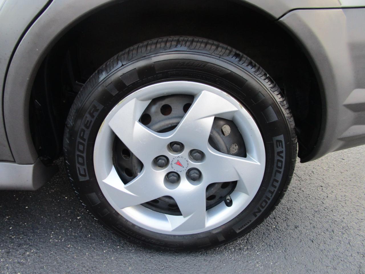 Pontiac Vibe 4dr HB 2008