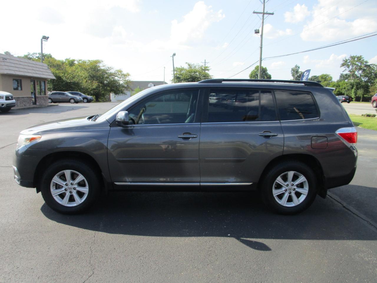 Toyota Highlander FWD 4dr V6 (Natl) 2012