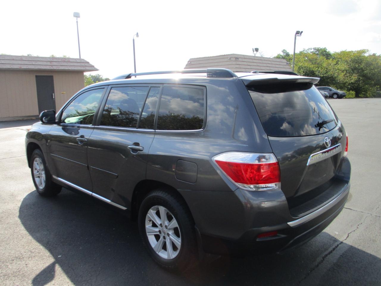 Toyota Highlander FWD 4dr V6 (Natl) 2012