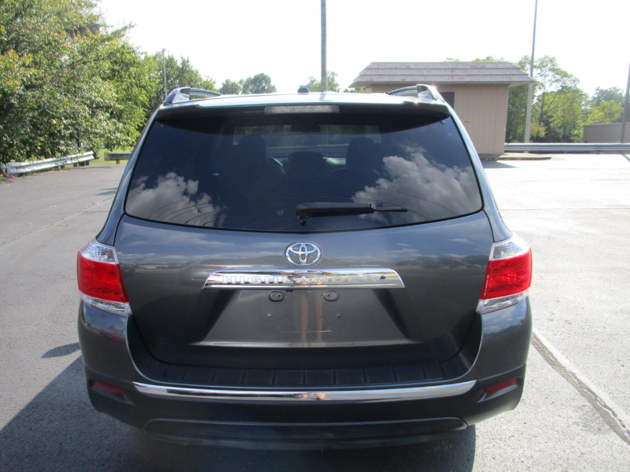 Toyota Highlander FWD 4dr V6 (Natl) 2012