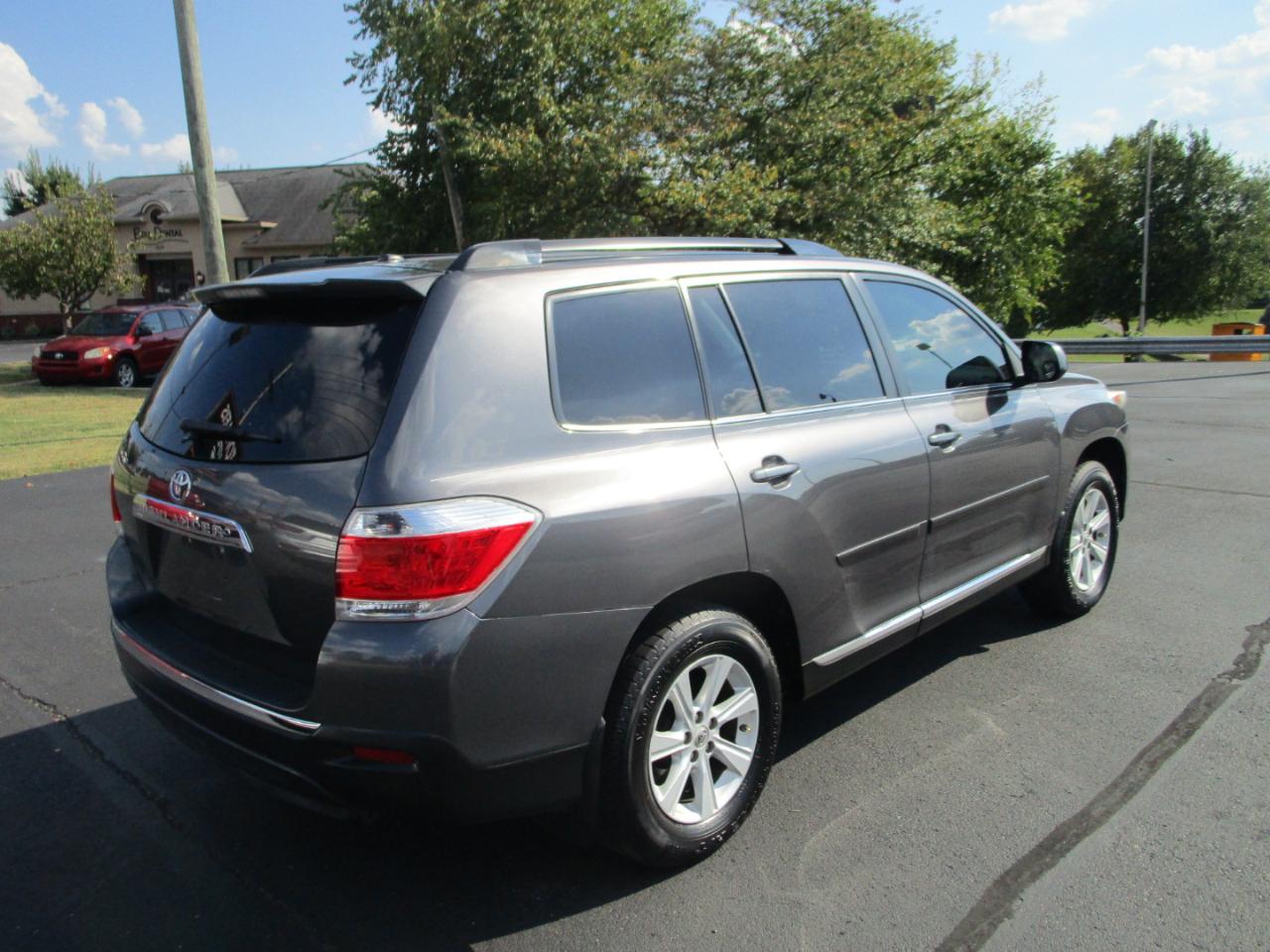 Toyota Highlander FWD 4dr V6 (Natl) 2012