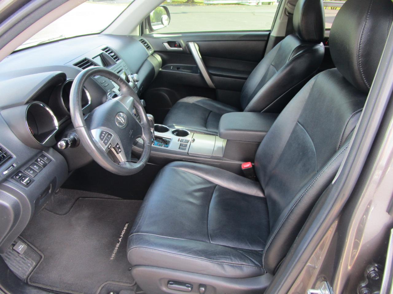 Toyota Highlander FWD 4dr V6 (Natl) 2012