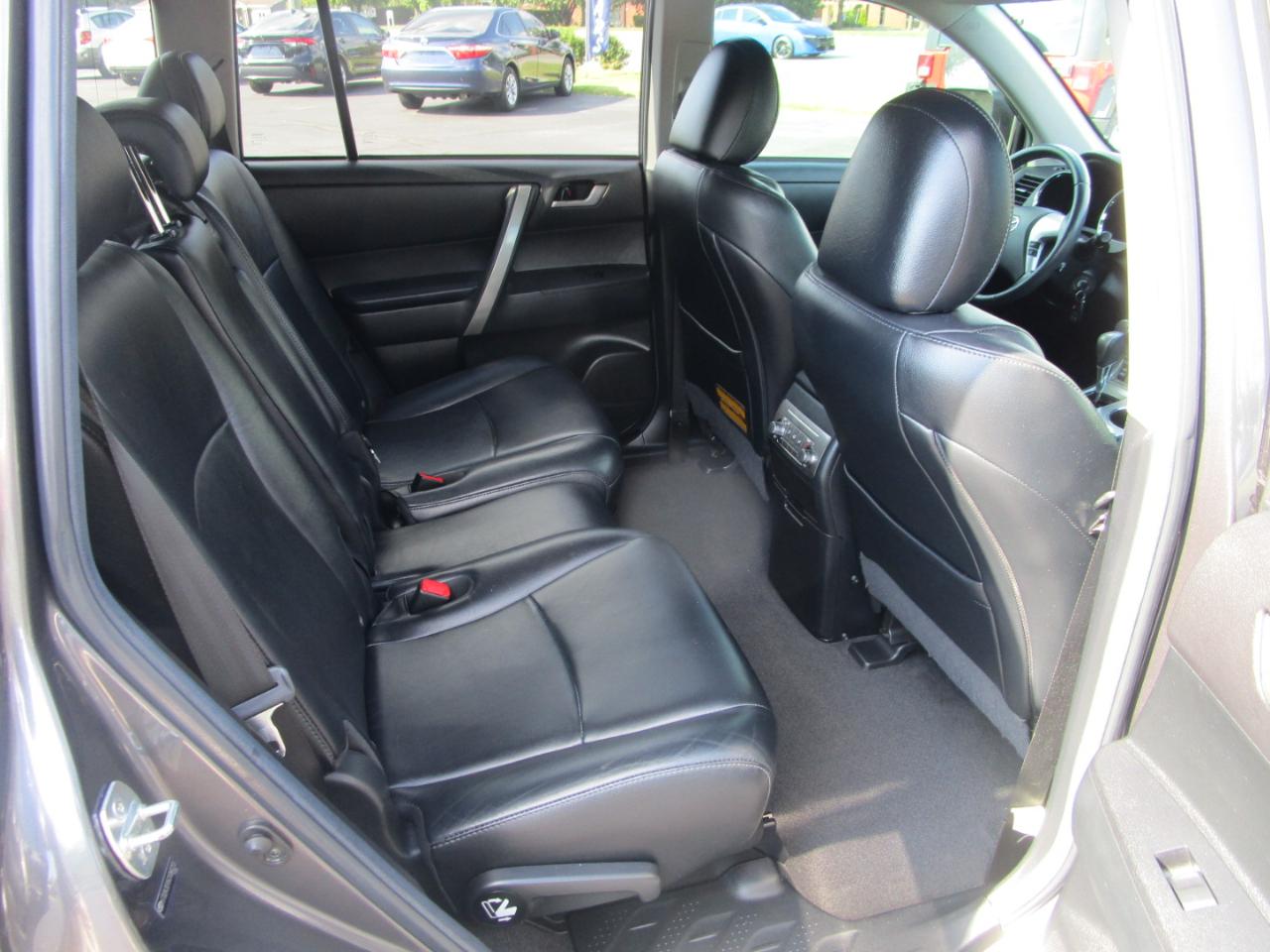 Toyota Highlander FWD 4dr V6 (Natl) 2012