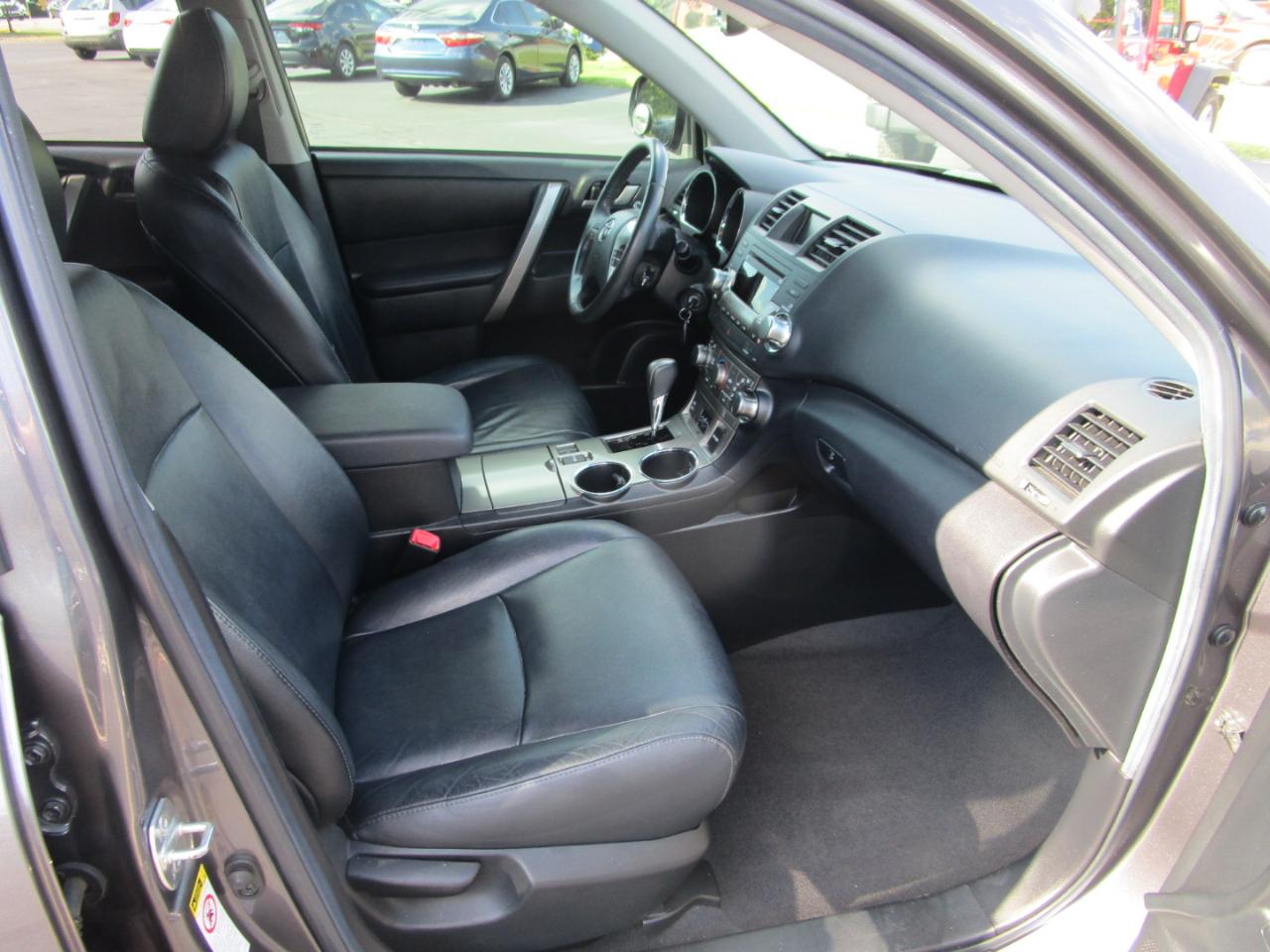 Toyota Highlander FWD 4dr V6 (Natl) 2012