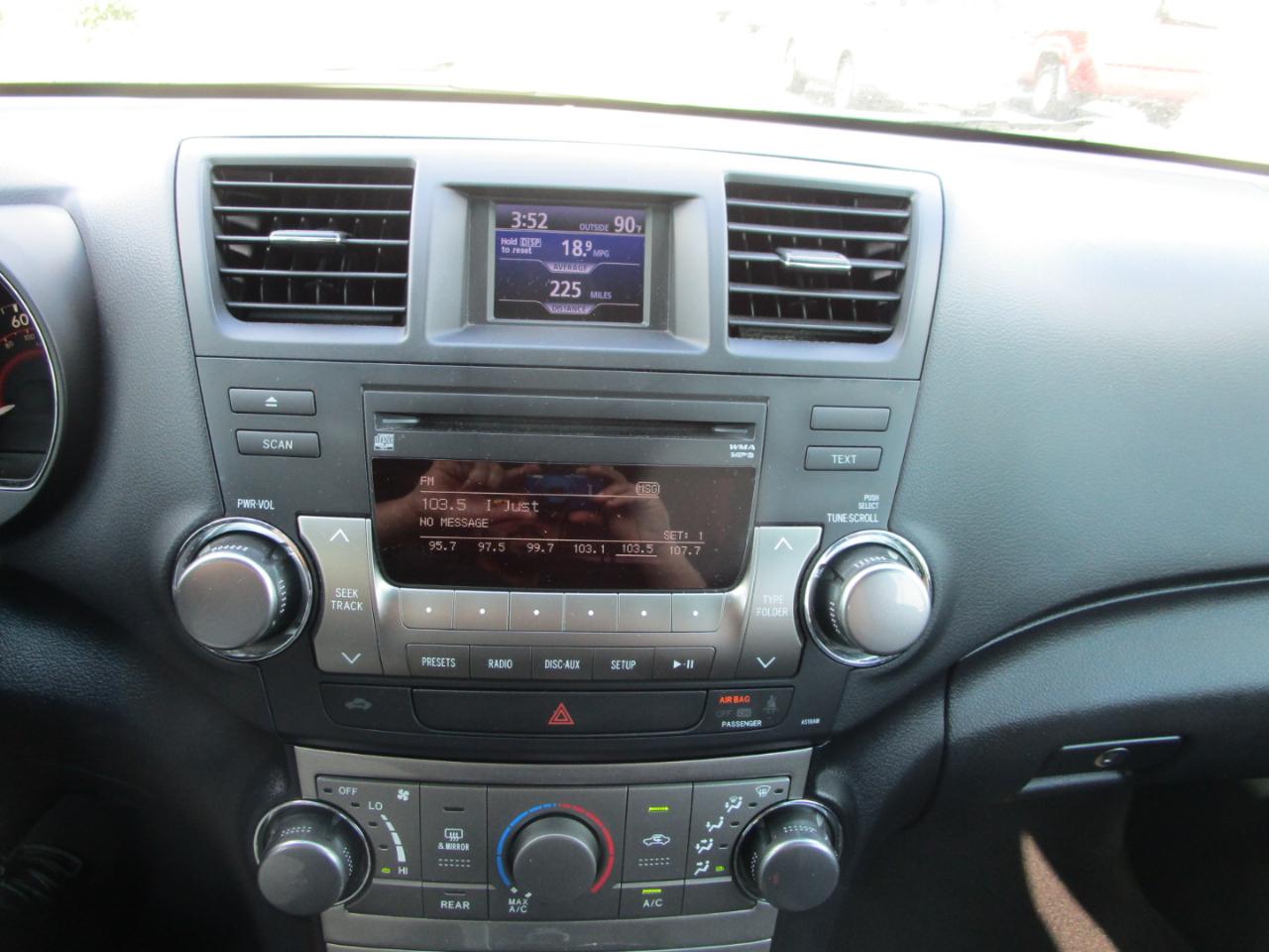 Toyota Highlander FWD 4dr V6 (Natl) 2012