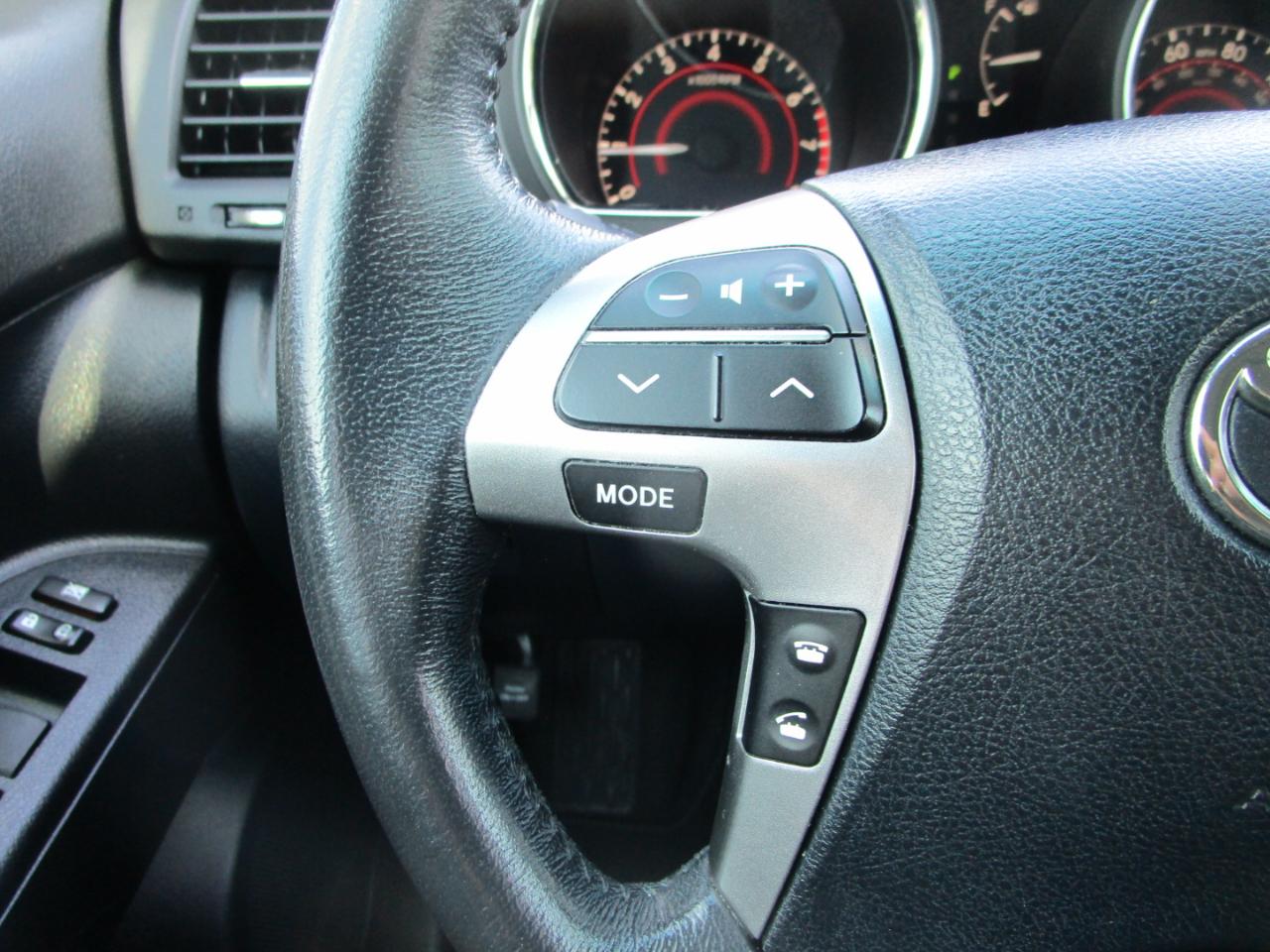 Toyota Highlander FWD 4dr V6 (Natl) 2012