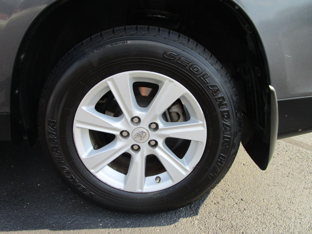 Toyota Highlander FWD 4dr V6 (Natl) 2012