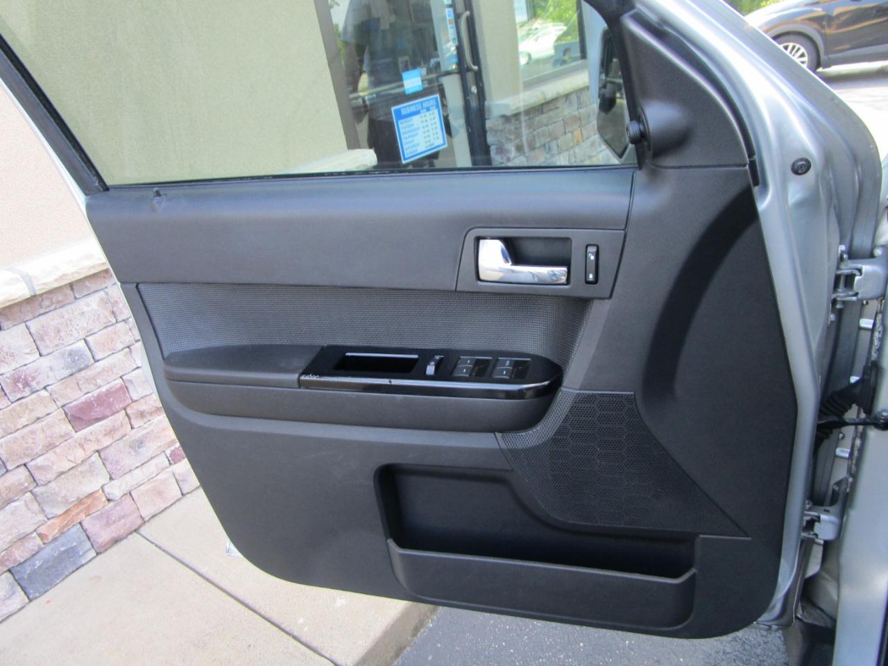 Ford Escape FWD 4dr Limited 2010