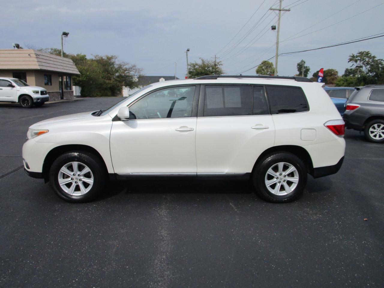 Toyota Highlander 4WD 4dr V6 (Natl) 2013