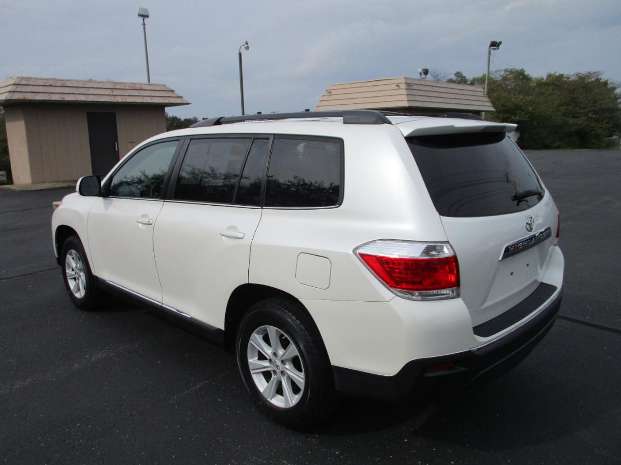 Toyota Highlander 4WD 4dr V6 (Natl) 2013