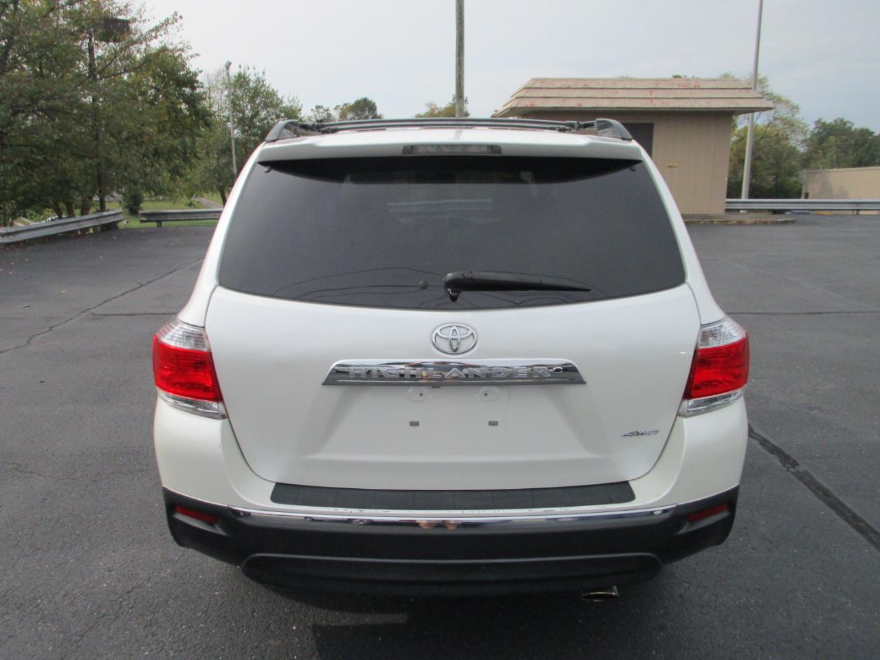 Toyota Highlander 4WD 4dr V6 (Natl) 2013