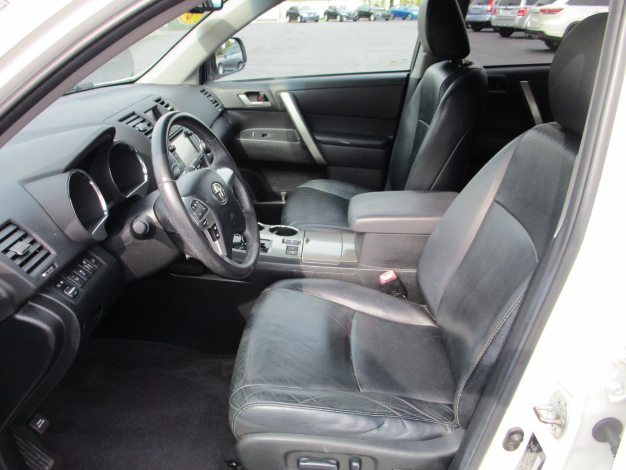 Toyota Highlander 4WD 4dr V6 (Natl) 2013