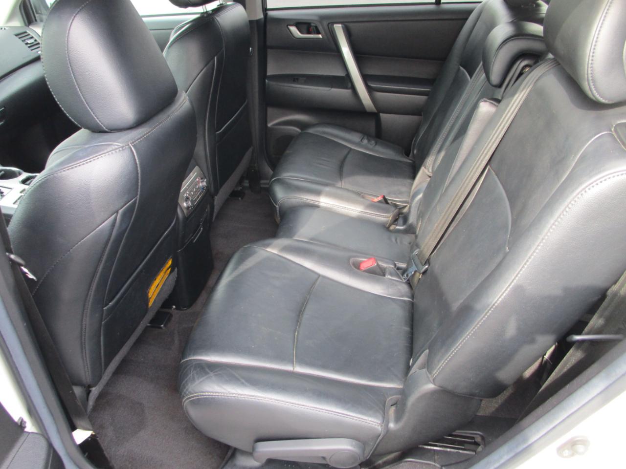 Toyota Highlander 4WD 4dr V6 (Natl) 2013