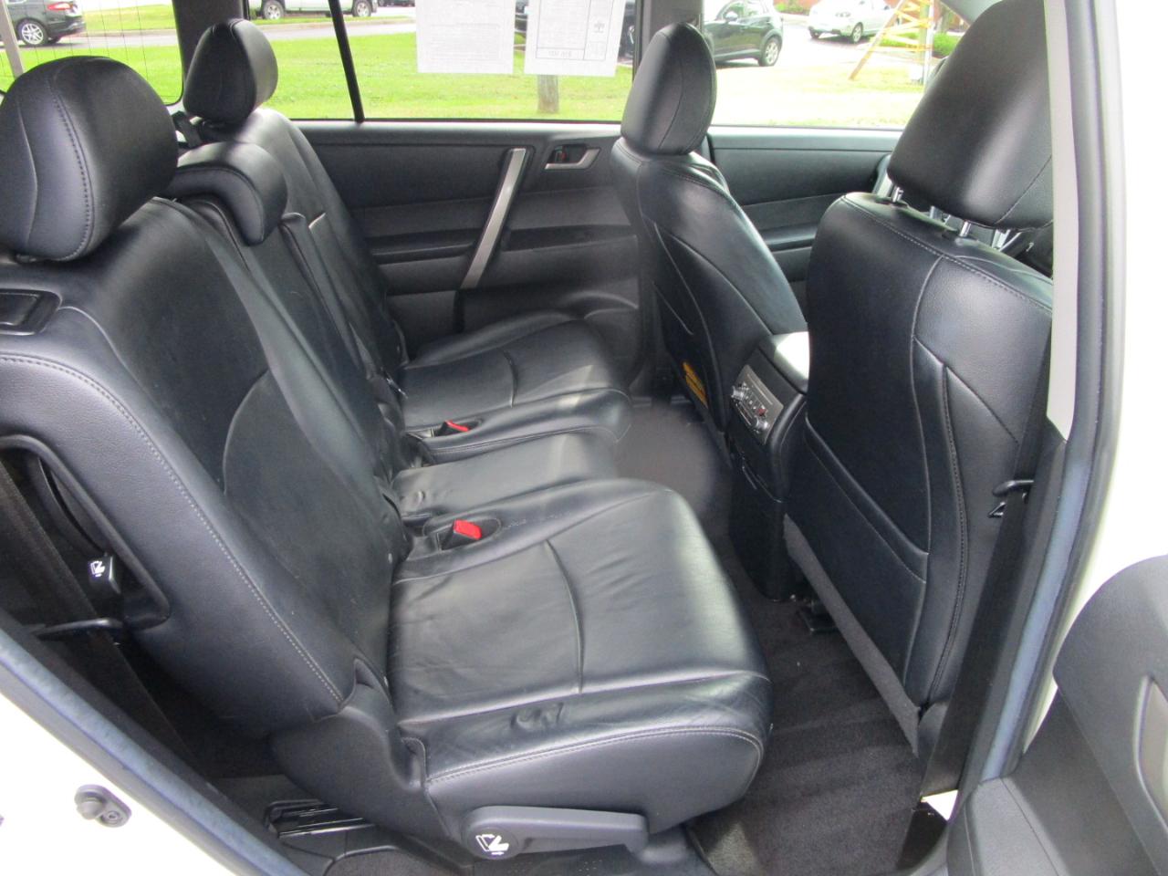 Toyota Highlander 4WD 4dr V6 (Natl) 2013