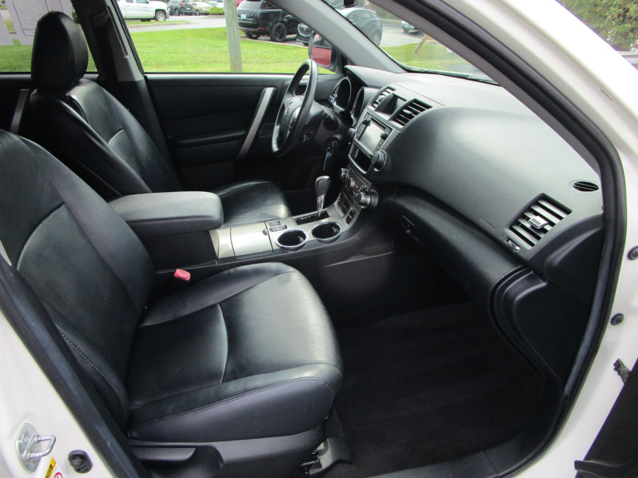 Toyota Highlander 4WD 4dr V6 (Natl) 2013