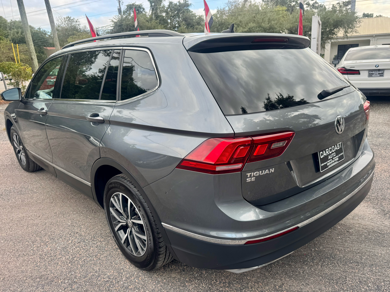 2018 Volkswagen Tiguan SE photo 2