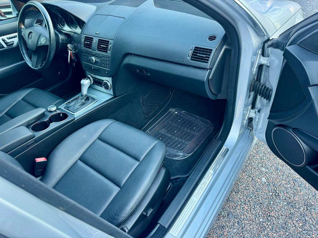 Mercedes-Benz C-Class C300 4MATIC Luxury Sedan 2011