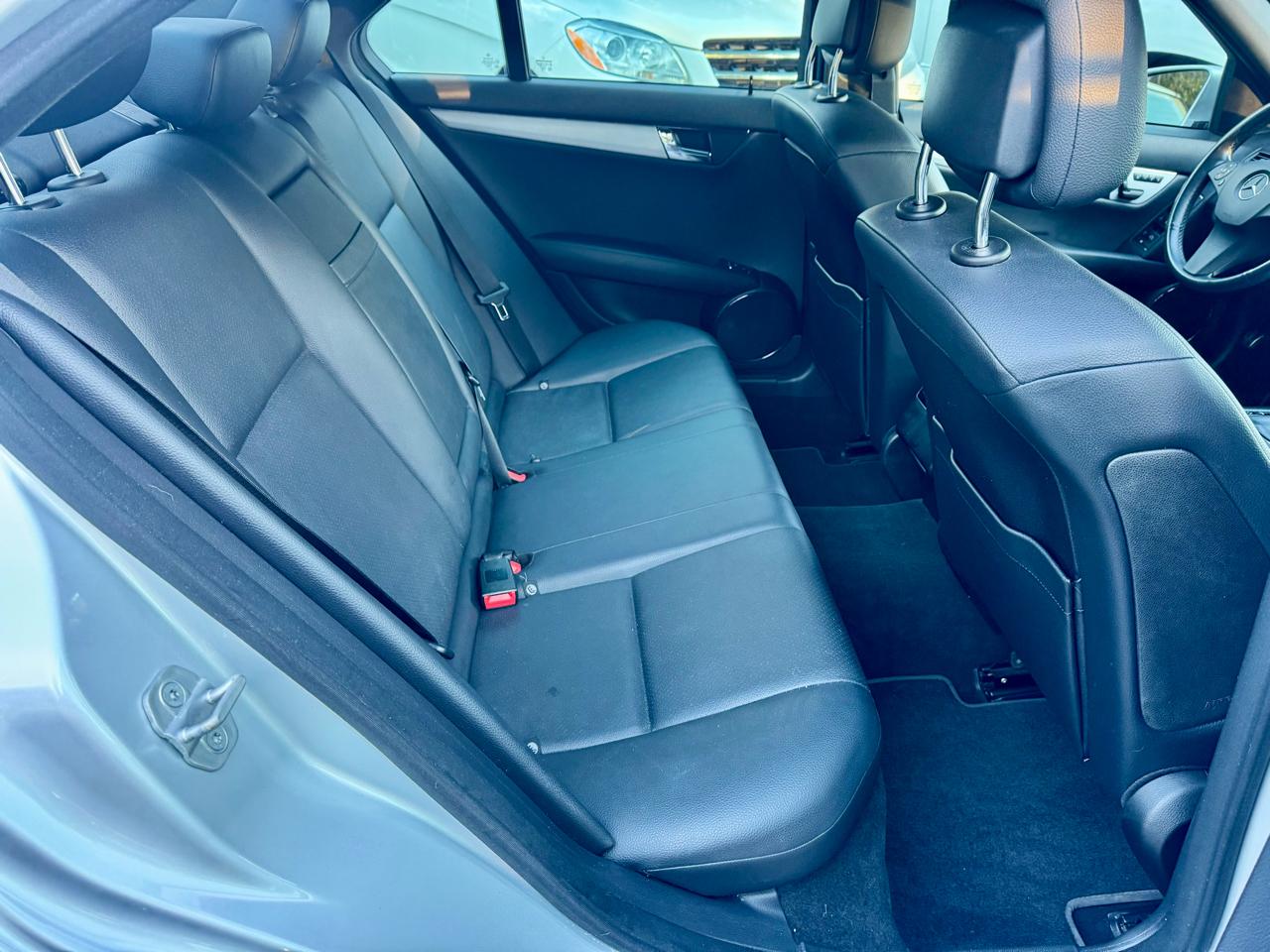 Mercedes-Benz C-Class C300 4MATIC Luxury Sedan 2011