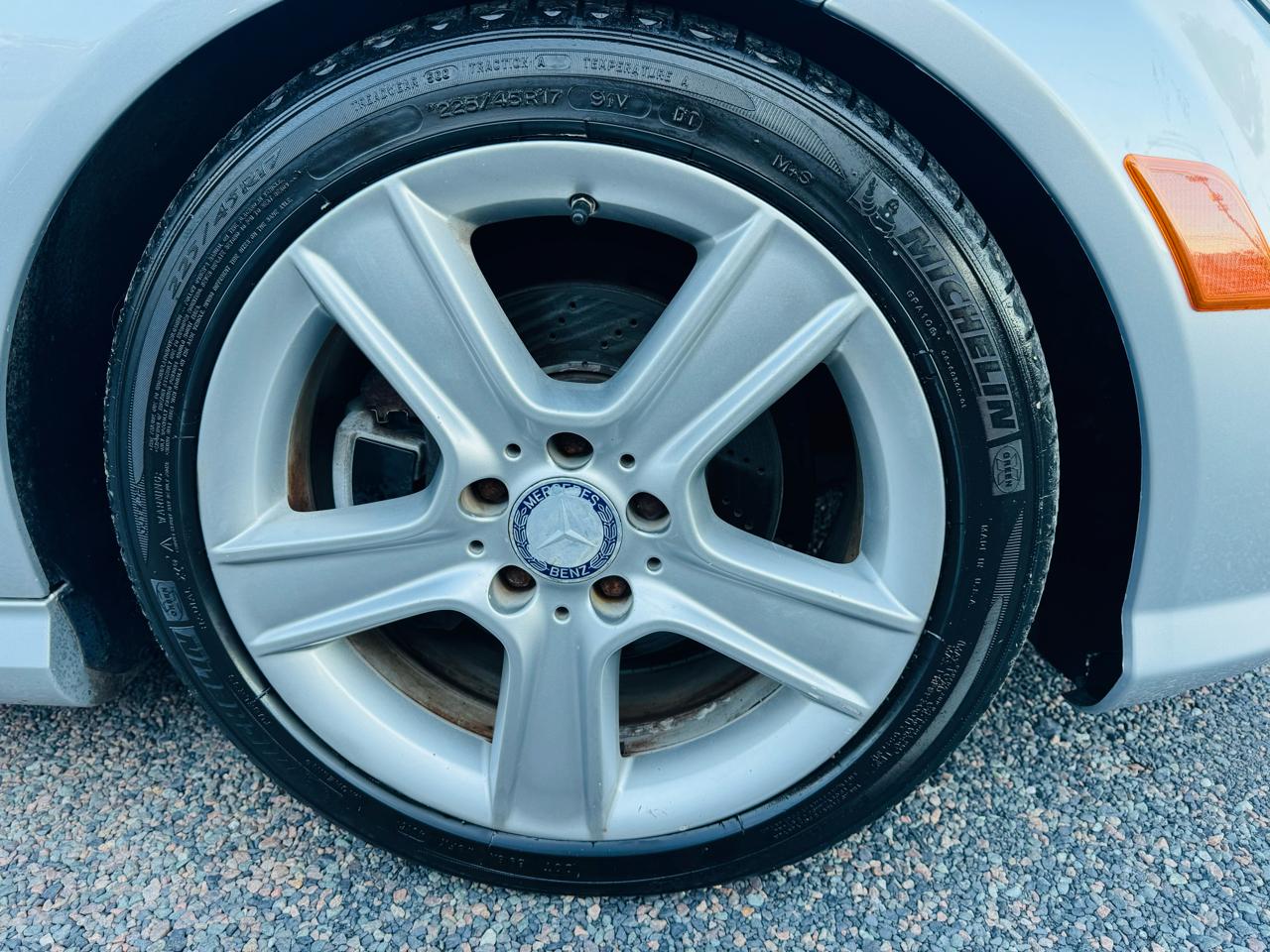 Mercedes-Benz C-Class C300 4MATIC Luxury Sedan 2011