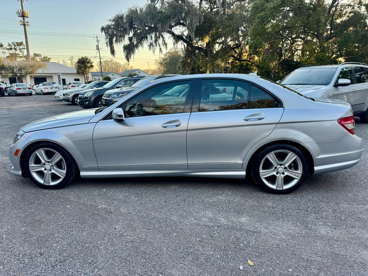 Mercedes-Benz C-Class C300 4MATIC Luxury Sedan 2011