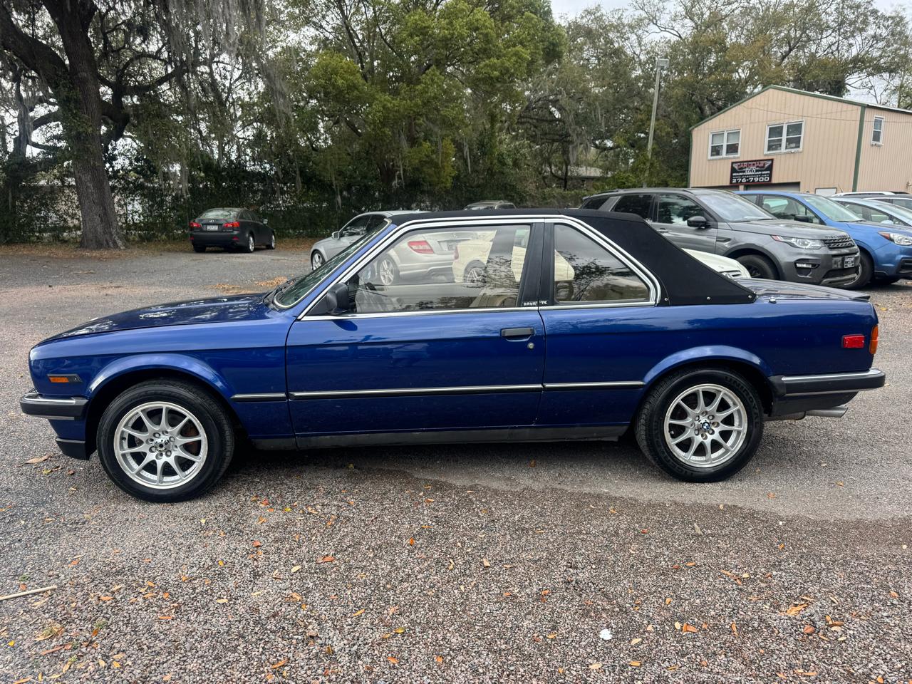 BMW 323i Base 1984
