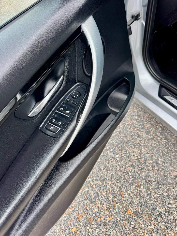 BMW 3-Series 328i xDrive Sedan 2016