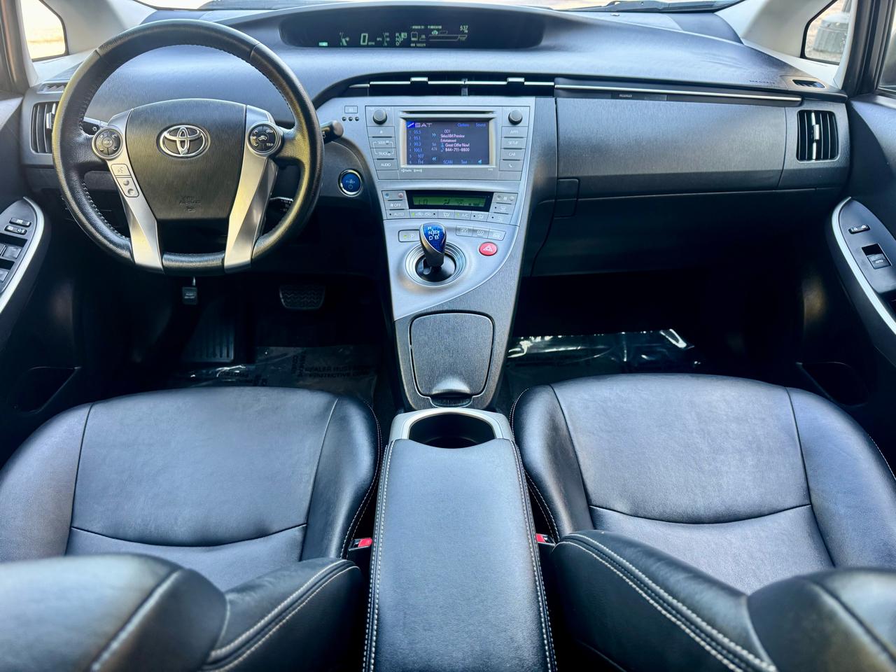 Toyota Prius 5dr HB Persona Series Special Edition (Natl) 2015