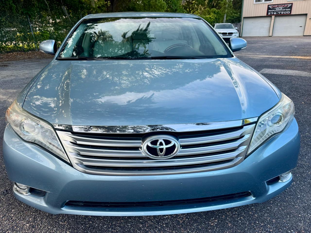 Toyota Avalon Base 2011