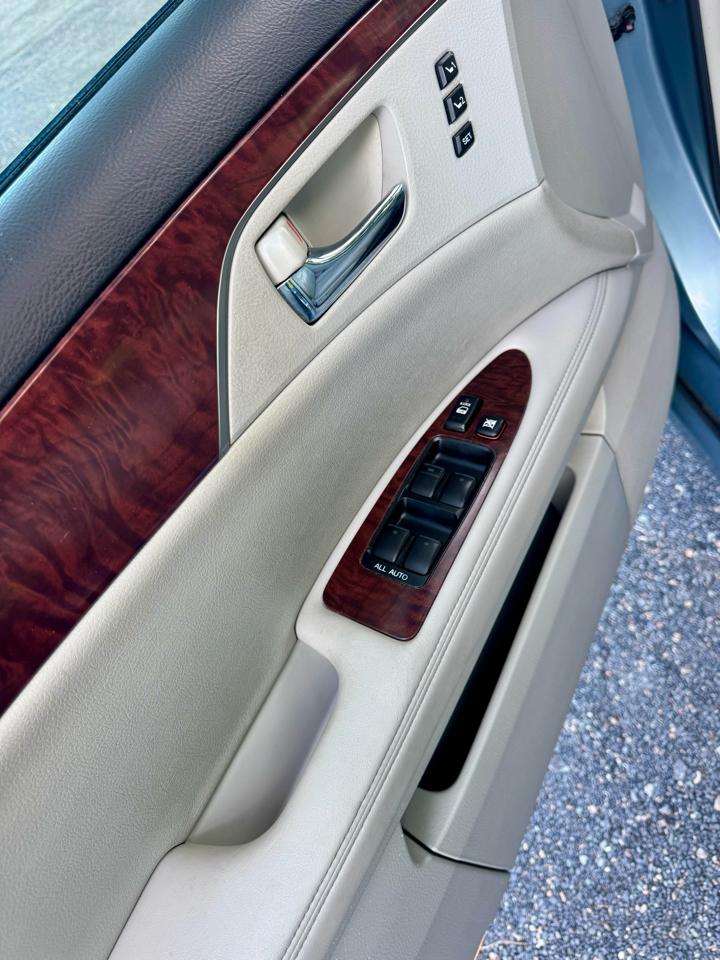 Toyota Avalon Base 2011
