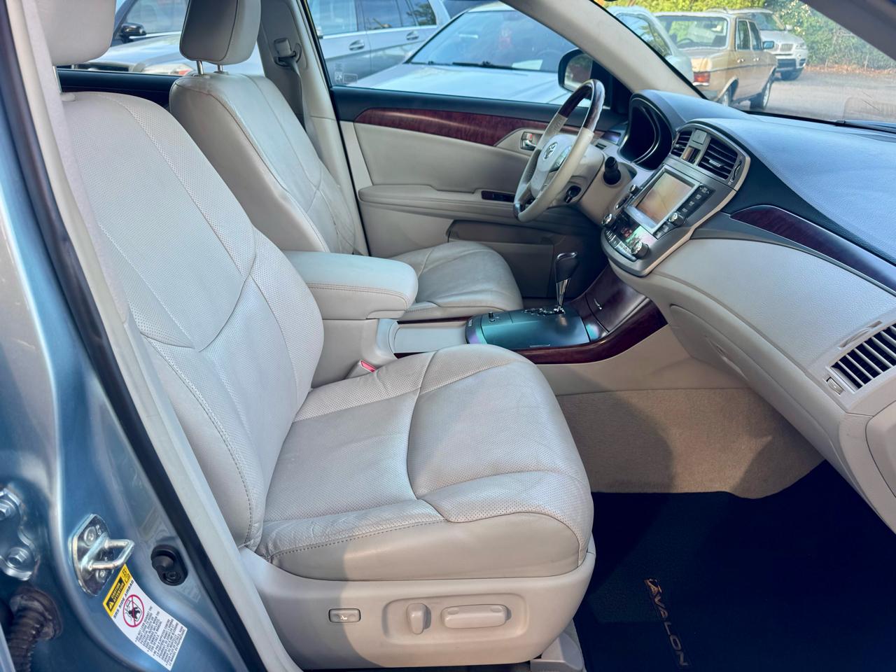 Toyota Avalon Base 2011