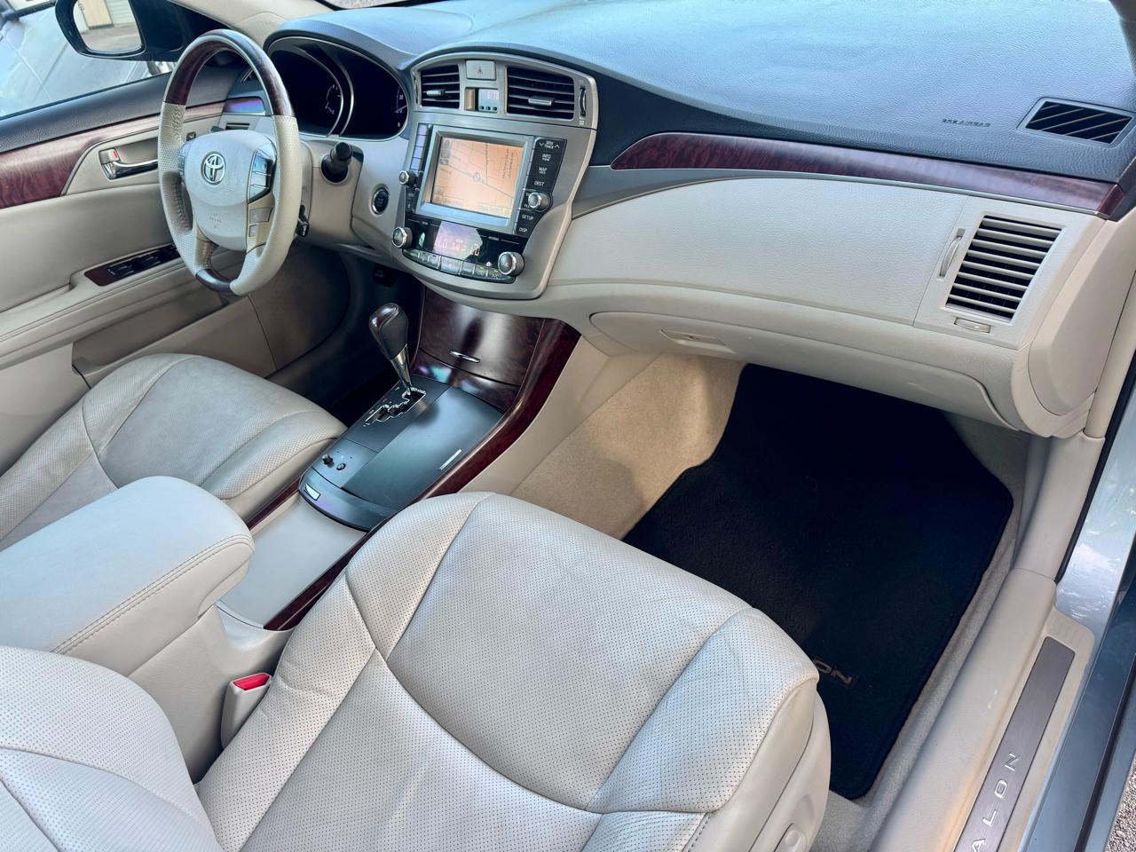 Toyota Avalon Base 2011