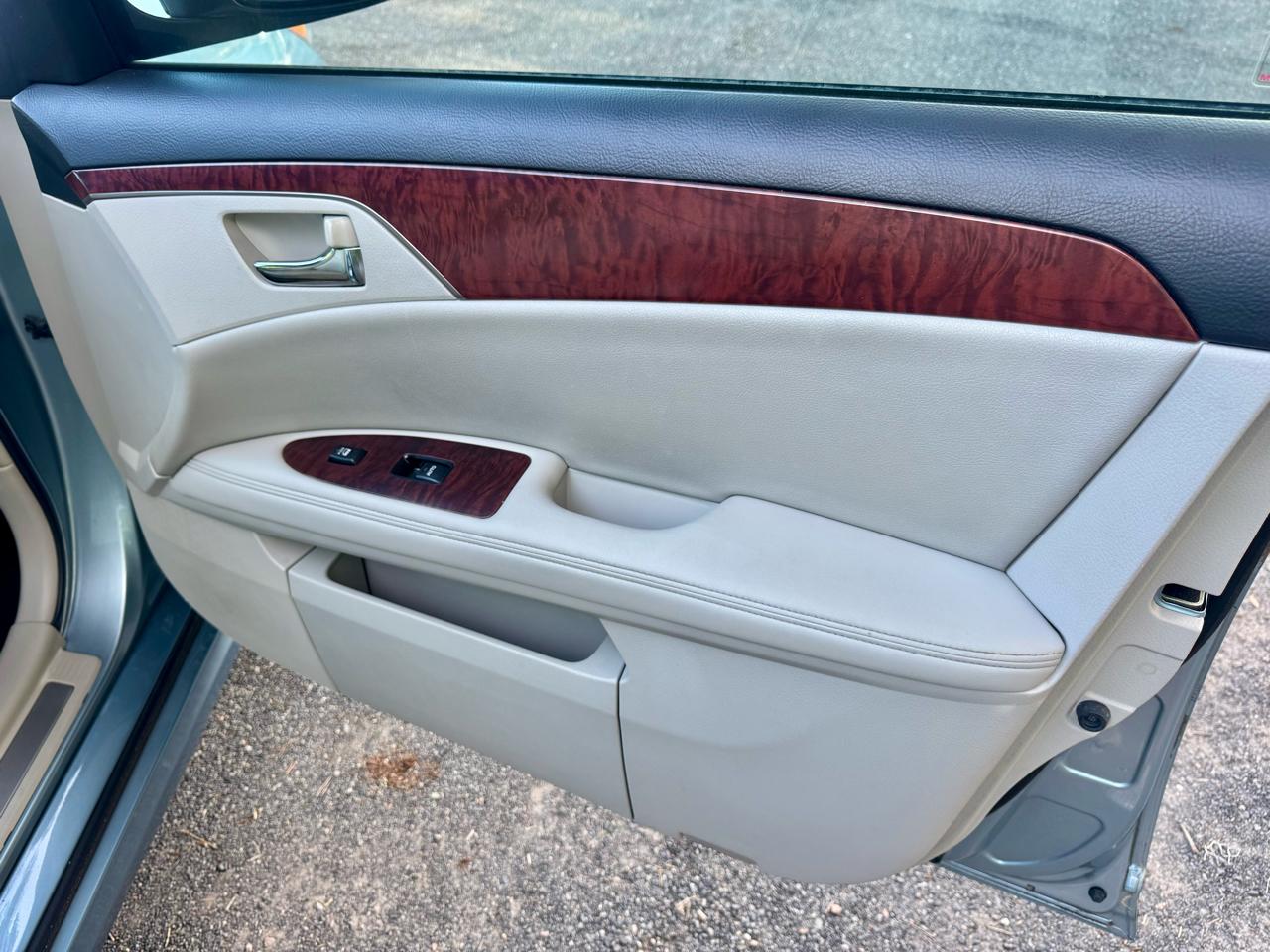 Toyota Avalon Base 2011