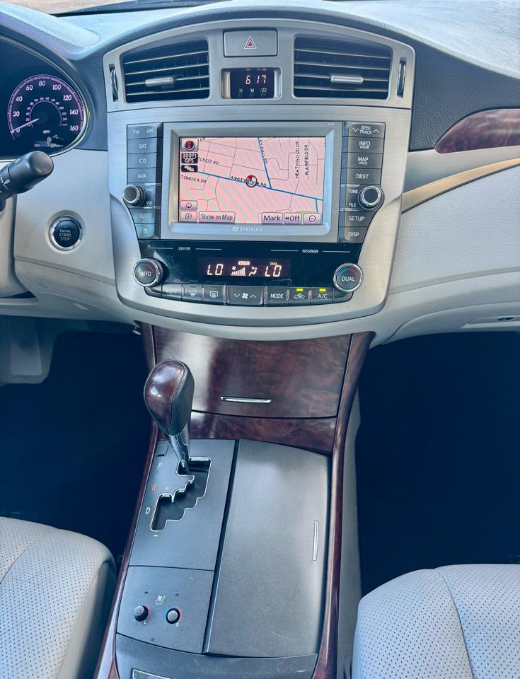 Toyota Avalon Base 2011