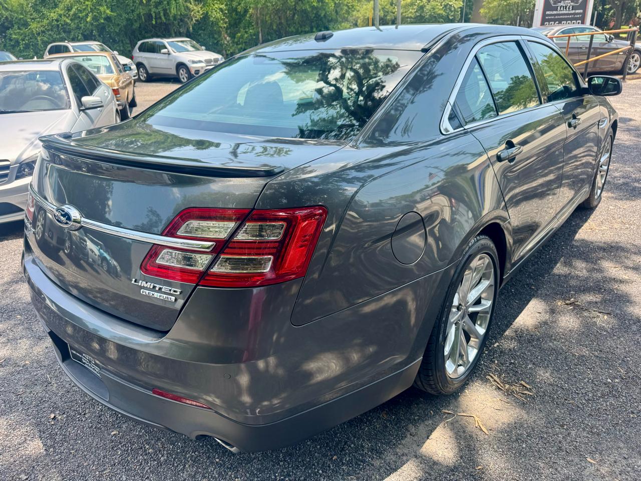 Ford Taurus Limited FWD 2015
