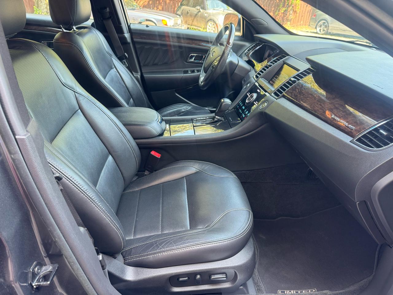 Ford Taurus Limited FWD 2015