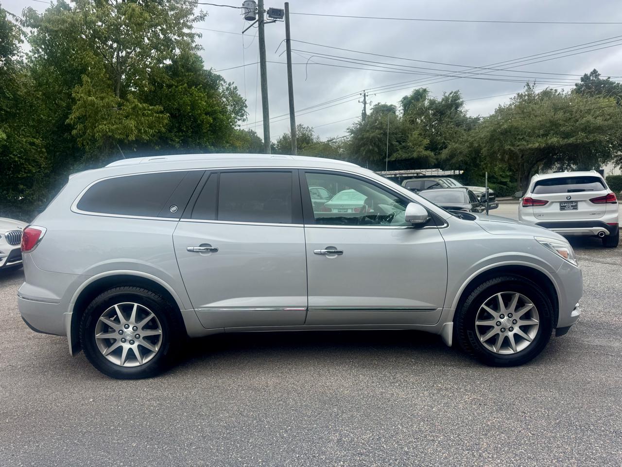 Buick Enclave Convenience FWD 2016