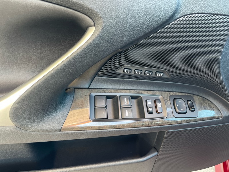 2010 Lexus IS 350C photo 23