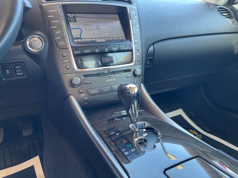2010 Lexus IS 350C photo 30